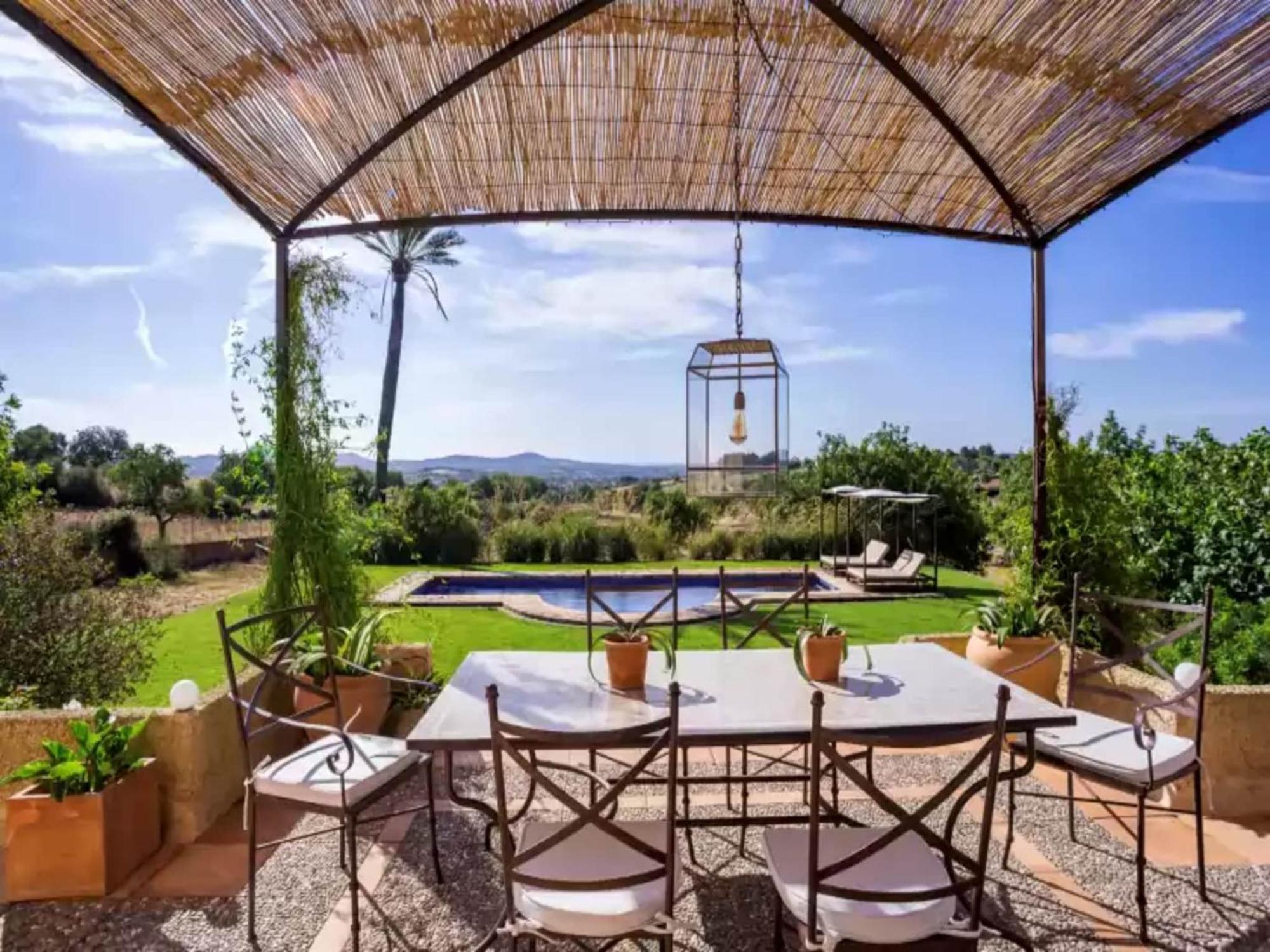 Exquisite With Private Pool